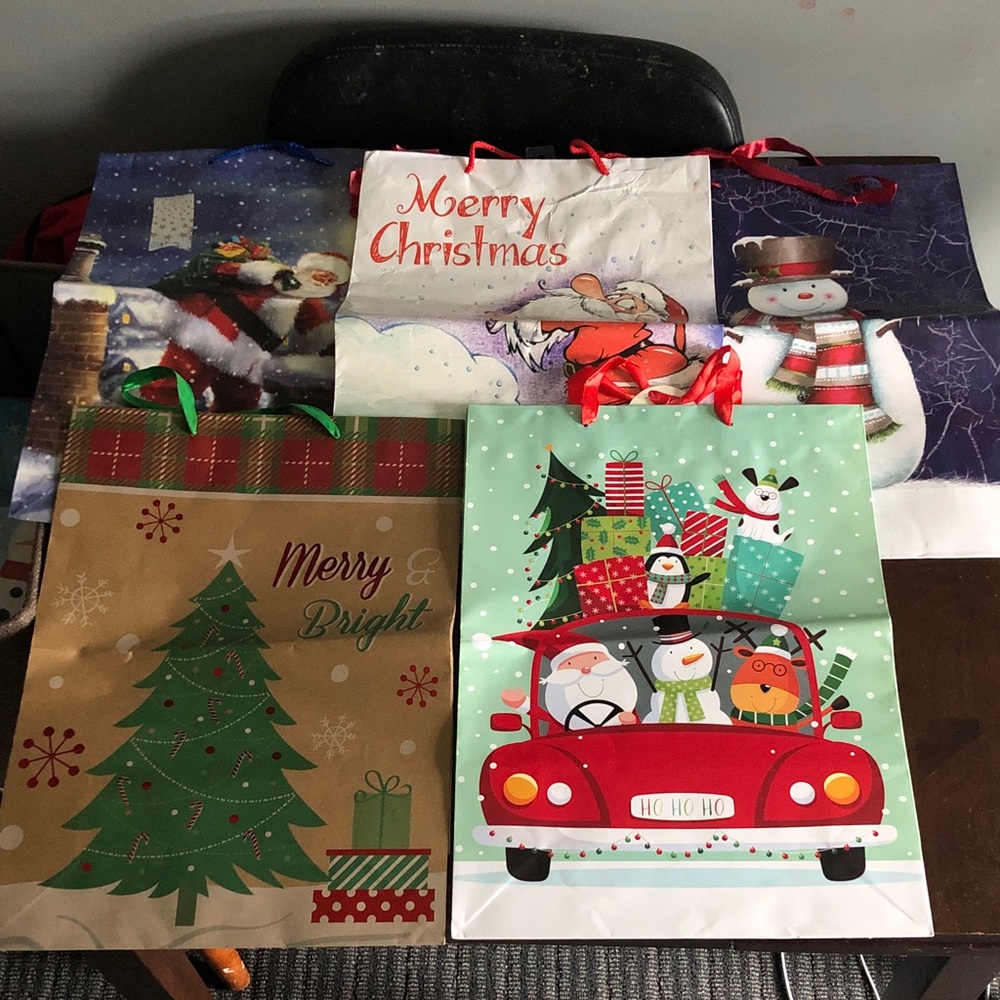 Holiday Christmas Gift Bags Set